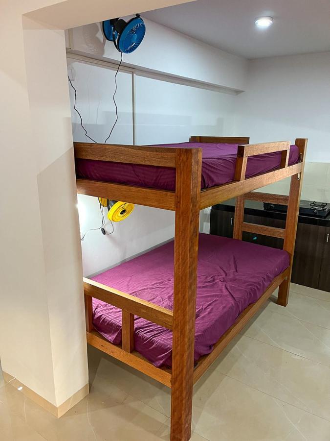 Bonds Hostel 坎多林 外观 照片